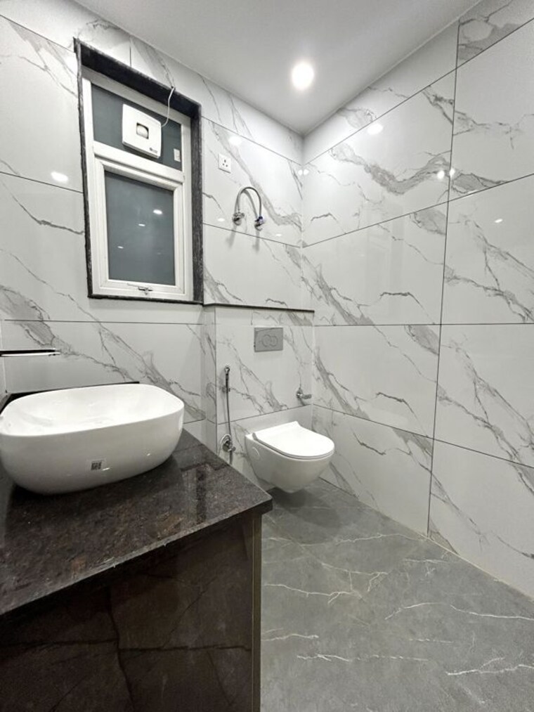 Bathroom, sector 21 3 Bedroom 1650 Sq.Ft. Builder Floor In Sector 21 Gurgaon 10555586