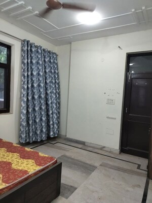 Living Room in 1 RK Builder Floor at Sector 40 – for Rent