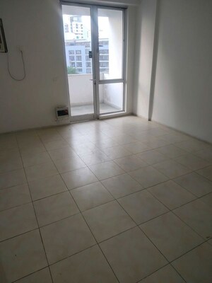 Room in 3 BHK Builder Floor at Sector 21 – for Rent