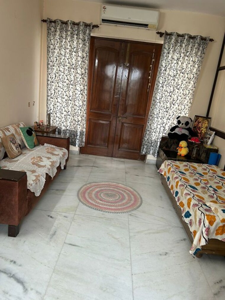 Bedroom, sector 23 1 Bedroom 960 Sq.Ft. Independent House In Sector 23 Gurgaon 10555596