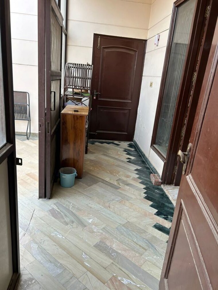Balcony, sector 23 1 Bedroom 960 Sq.Ft. Independent House In Sector 23 Gurgaon 10555596