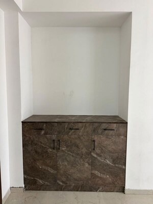 Room in 2.5 BHK Builder Floor at Smart World Orchard, Sector 61 – for Rent
