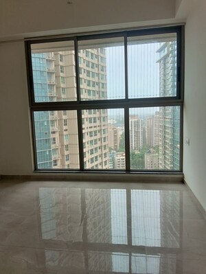 Room in 2 BHK Apartment at Sheth Auris Bliss, Malad West – for Rent