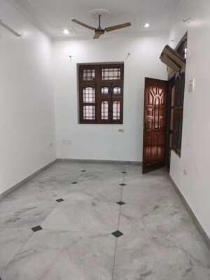 1 BHK Independent House For Rent in Sector 4
