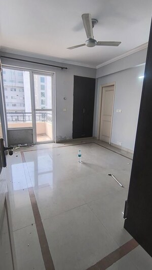 Room in 3 BHK Builder Floor at Sector 23 – for Rent