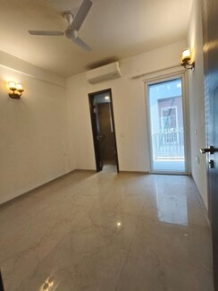 3 BHK + Prayer Room,Servant Room,Study Room,Extra Room,Store Room Builder Floor For Rent in Smart World Orchard