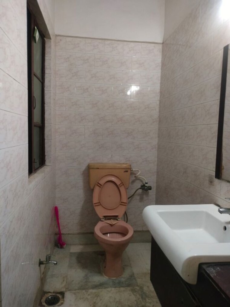 Bathroom, sector 4 1 Bedroom 825 Sq.Ft. Independent House In Sector 4 Gurgaon 10555612