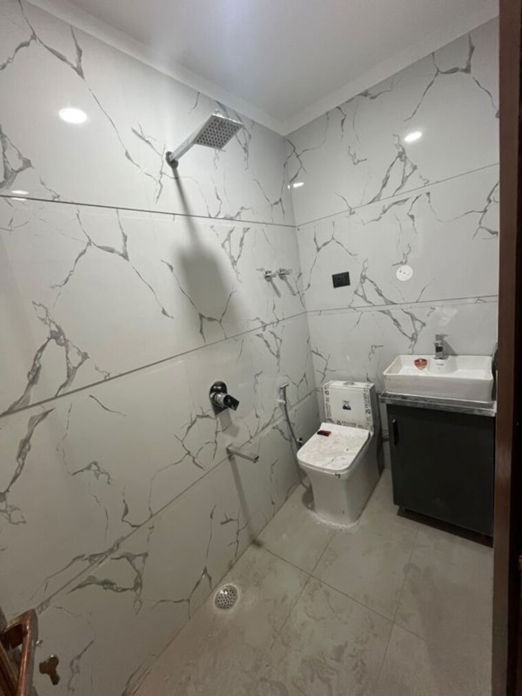 Bathroom, chattarpur 2 Bedroom 850 Sq.Ft. Builder Floor In Chattarpur Delhi 10555619