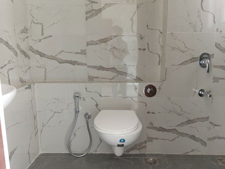 Bathroom, sheth-auris-bliss 2 Bedroom 630 Sq.Ft. Apartment In Malad West Mumbai 10555613