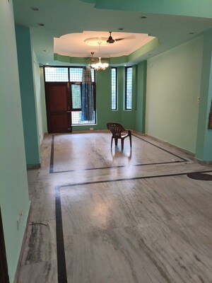 Room in 3 BHK Builder Floor at Sector 52 – for Rent