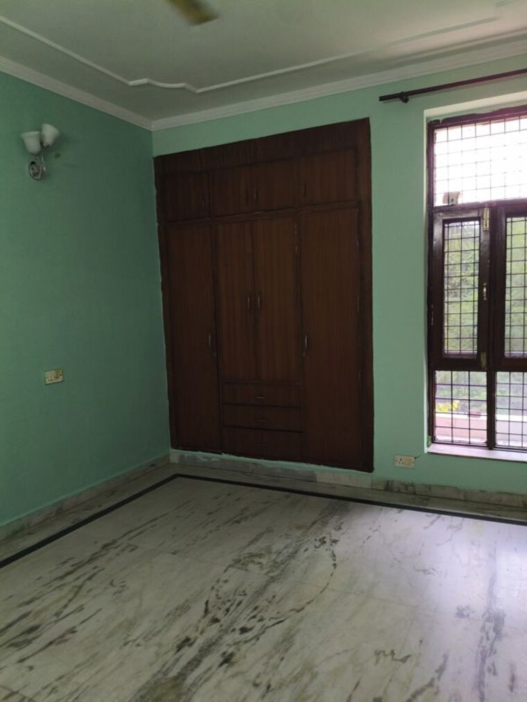 Room, sector 52 3 Bedroom 2000 Sq.Ft. Builder Floor In Sector 52 Noida 10555635
