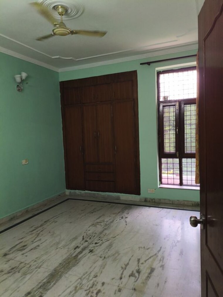 Room, sector 52 3 Bedroom 2000 Sq.Ft. Builder Floor In Sector 52 Noida 10555635