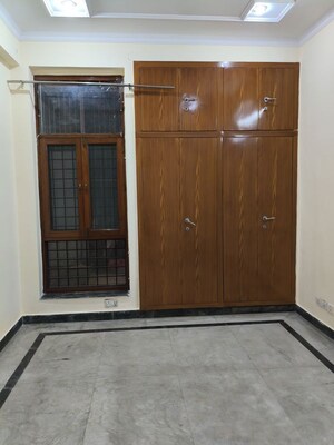 Room in 3 BHK Builder Floor at Sector 50 – for Rent