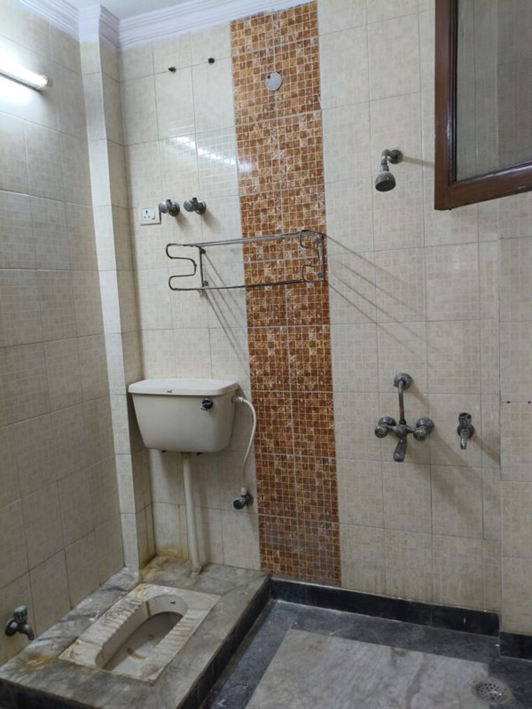 Bathroom, sector 50 3 Bedroom 1650 Sq.Ft. Builder Floor In Sector 50 Noida 10555652