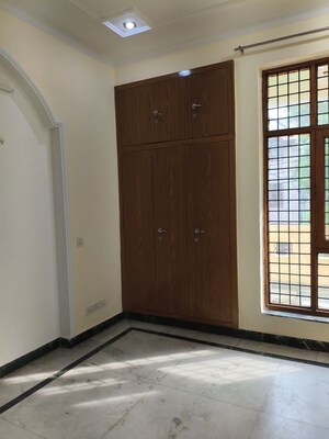 Room in 3 BHK Builder Floor at Sector 50 – for Rent