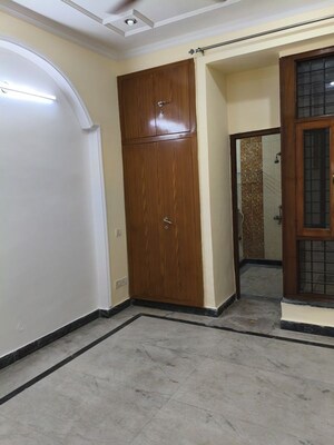 Room in 3 BHK Builder Floor at Sector 50 – for Rent