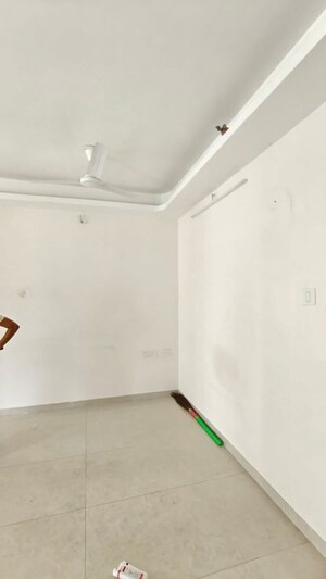 Room in 2 BHK Apartment at Je and Vee Madhuban, Malad East – for Rent