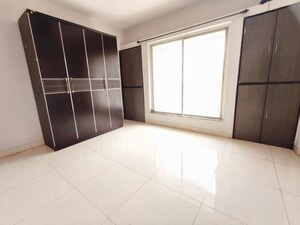 Room in 2 BHK Apartment at BK Jhala Kapil Woodrow Estate Phase 2, Wanwadi – for Rent