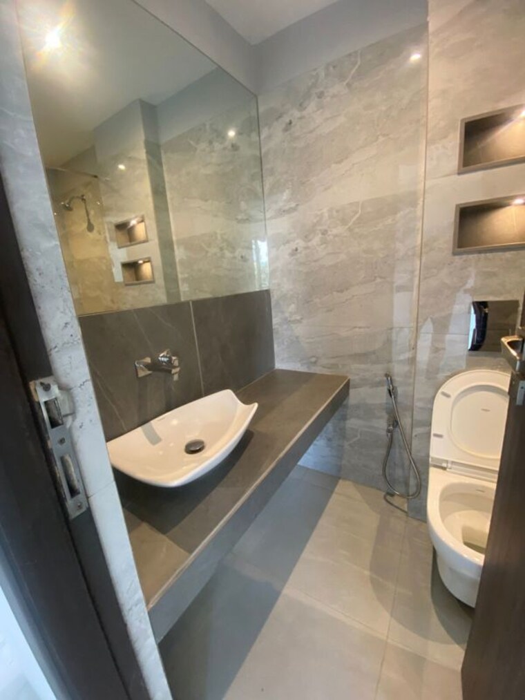 Bathroom, khar west 3 Bedroom 1000 Sq.Ft. Apartment In Khar West Mumbai 10555668
