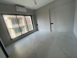 Room in 3 BHK Apartment at Khar West – for Sale