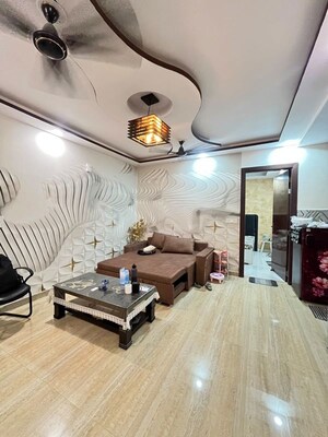 Team Area in 3 BHK Builder Floor at Dwarka Mor – for Rent