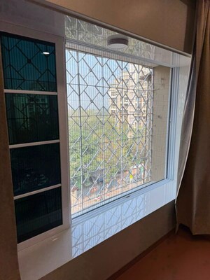 Room in 1 BHK Apartment at Swiss Corner, Andheri West – for Rent