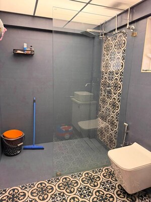 Furnished Amenities in 1 BHK Apartment at Swiss Corner, Andheri West – for Rent