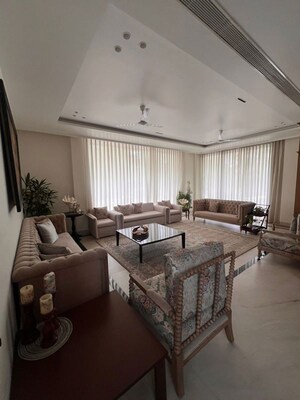 Living Room in 5 BHK Independent House at Dlf Phase I – for Sale