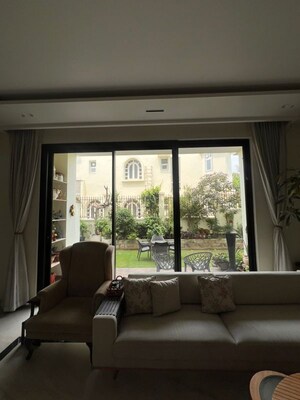 Living Room in 5 BHK Independent House at Dlf Phase I – for Sale