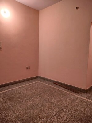 Room in 1 BHK Independent House at Sector 4 – for Rent