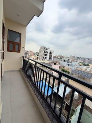 Balcony in 1 RK Builder Floor at Sector 52 – for Rent