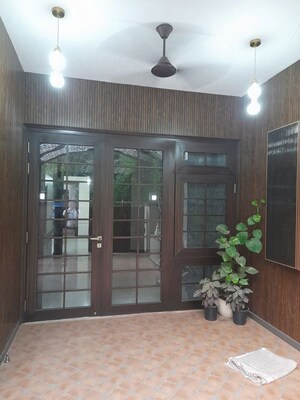 Parking in 3 BHK Builder Floor at Malviya Nagar – for Sale