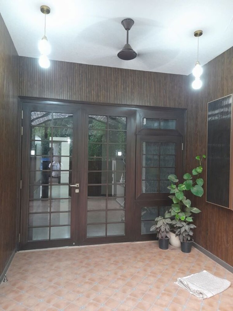  Parking, malviya nagar 3 Bedroom 200 Sq.Yd. Builder Floor In Malviya Nagar Delhi 10555711