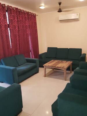 1 BHK Independent House For Rent in Sector 4