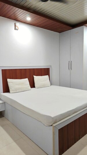 1 RK Builder Floor For Rent in Sector 30