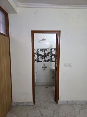 Room in 2 BHK Builder Floor at Neb Sarai – for Rent