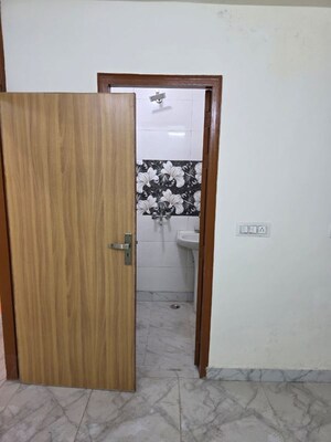 Room in 2 BHK Builder Floor at Neb Sarai – for Rent