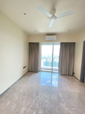 Room in 4 BHK Apartment at Windsor Grande Residences, Andheri West – for Rent