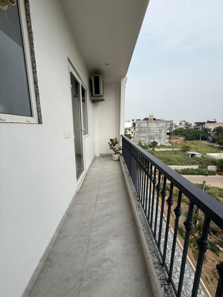 Balcony, sector 40 1 Bedroom 700 Sq.Ft. Builder Floor In Sector 40 Gurgaon 10555775