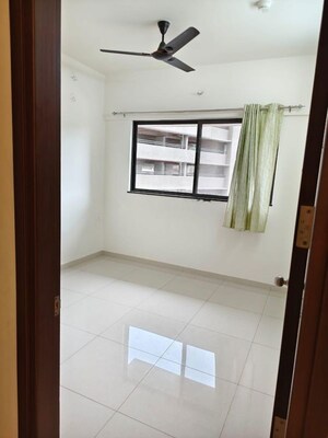 Room in 3 BHK Apartment at Shapoorji Pallonji Vanaha Springs, Bavdhan – for Rent