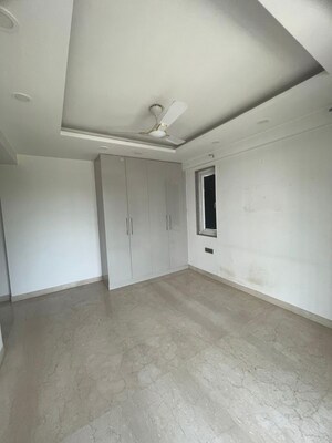 Room in 3 BHK Builder Floor at South City 1 – for Rent