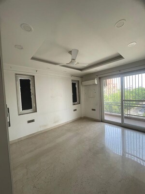 Room in 3 BHK Builder Floor at South City 1 – for Rent