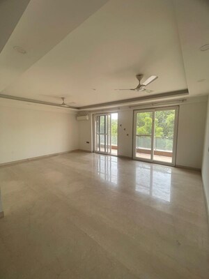 Room in 3 BHK Builder Floor at South City 1 – for Rent