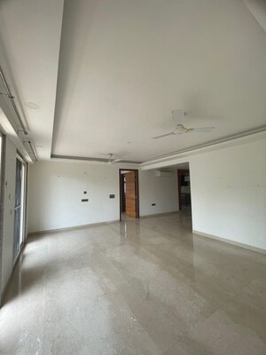 Room in 3 BHK Builder Floor at South City 1 – for Rent