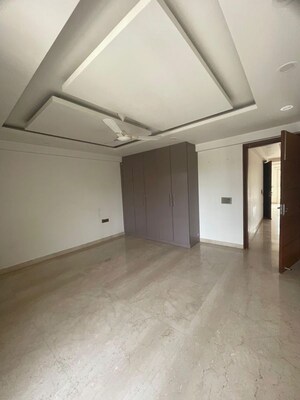 Room in 3 BHK Builder Floor at South City 1 – for Rent