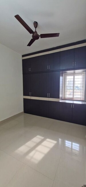 Room in 3 BHK Builder Floor at Kondapur – for Rent