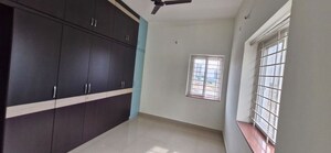 Room in 3 BHK Builder Floor at Kondapur – for Rent
