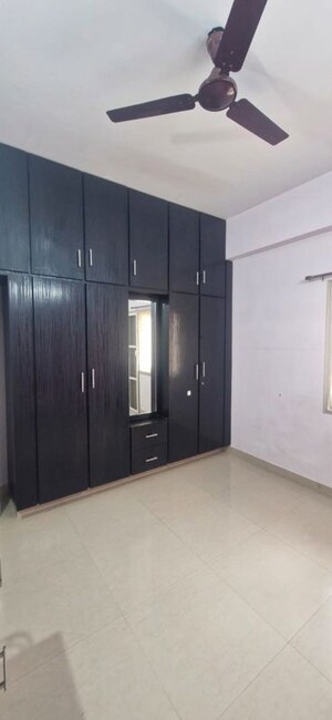 Room in 3 BHK Builder Floor at Kondapur – for Rent