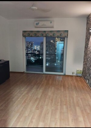 Room in 3 BHK Builder Floor at Smart World Orchard, Sector 61 – for Rent