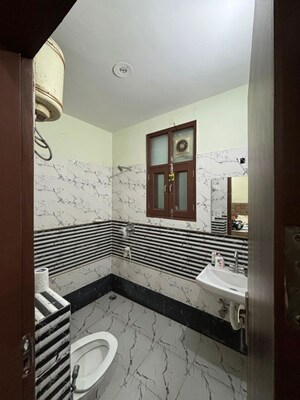 Bedroom in 2.5 BHK Builder Floor at Smart World Orchard, Sector 61 – for Rent
